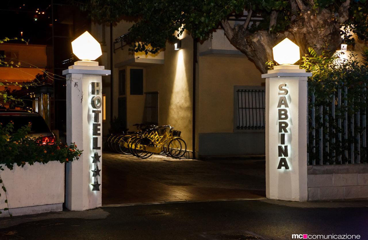 Hotel Sabrina Кастильоне дела Пеская Екстериор снимка