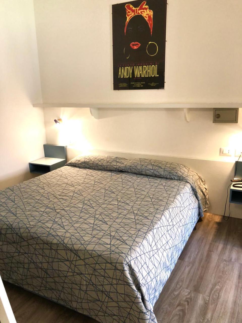 Hotel Sabrina Кастильоне дела Пеская Екстериор снимка